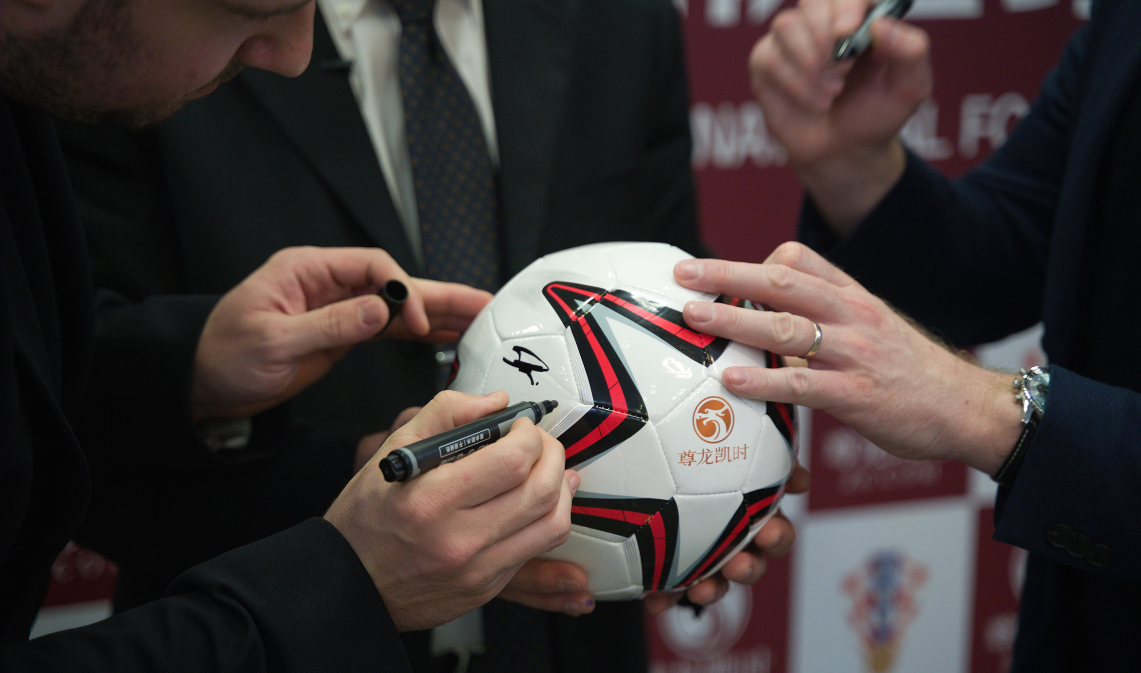 创新体育金融衍生品:开云与B体育探索球员交易基金、球衣赞助收益权等投资模式