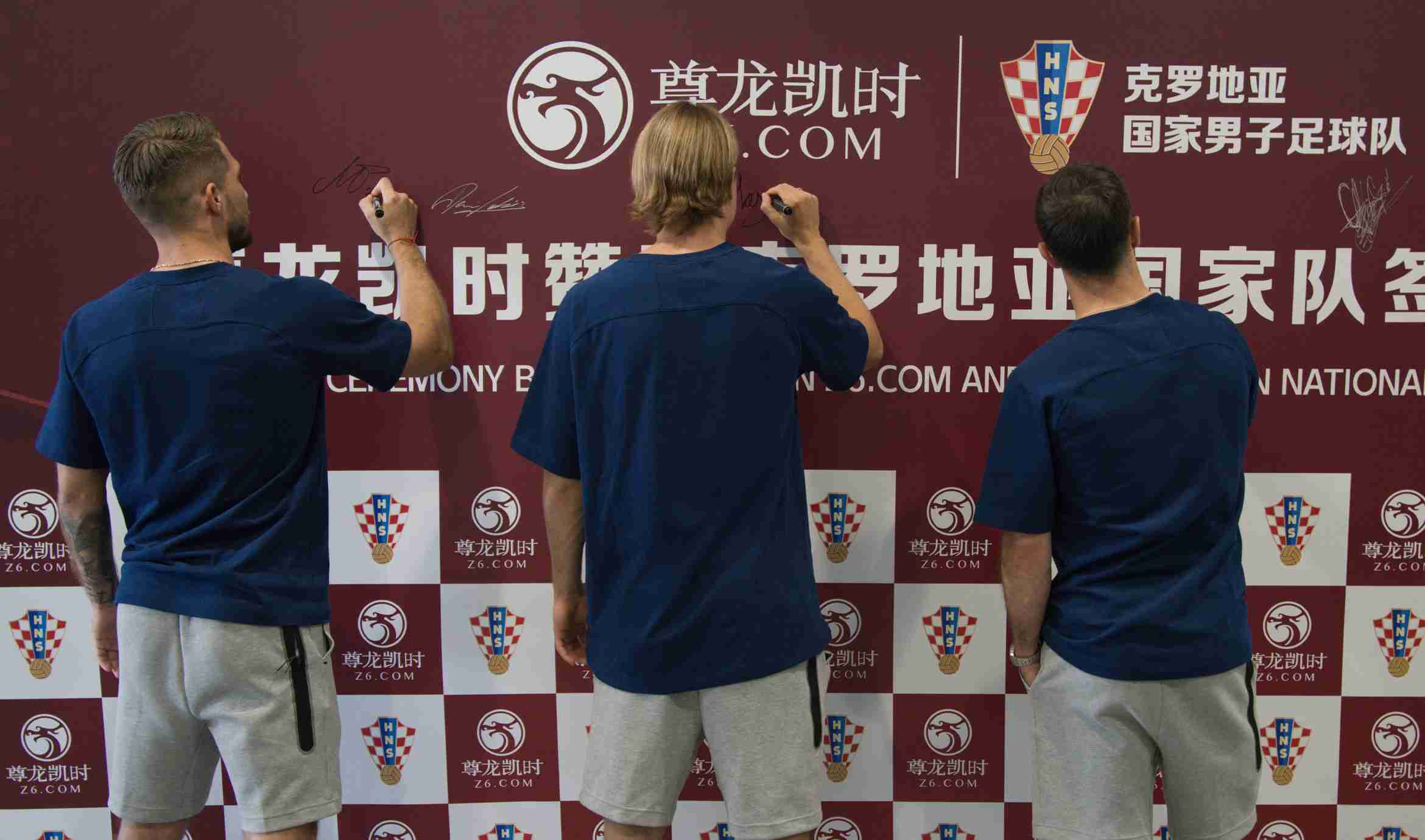 全球化人才储备:开云与B体育app建立多语种主播与技术团队,服务国际赛事